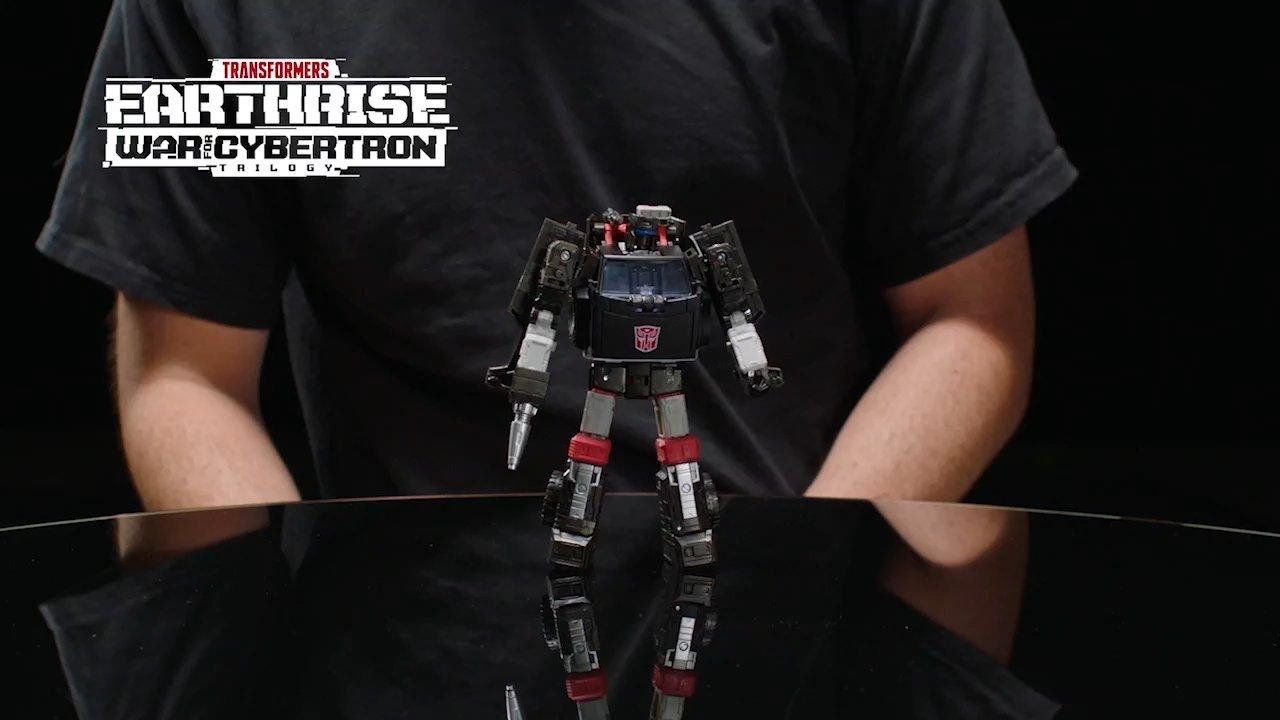 Transformers Generations War for Cybertron Deluxe WFC-E34 Trailbreaker